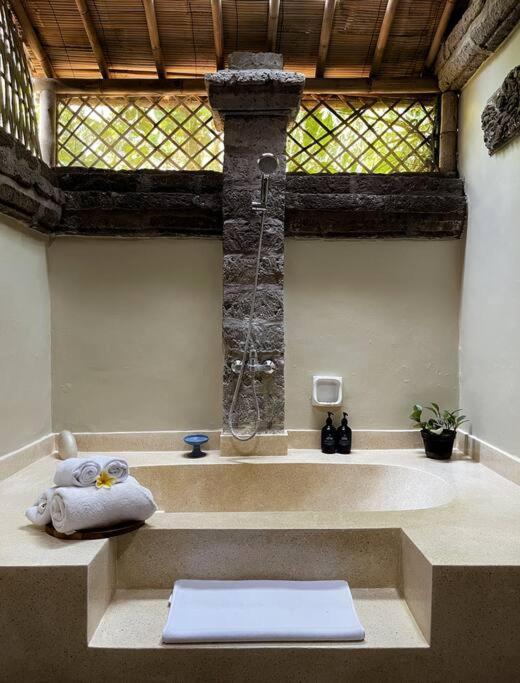 Beautiful Bali Culture At Centre Villa *
